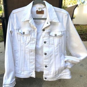 LEVI’s white denim jacket